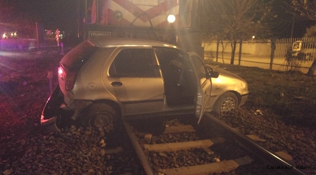 Trenin sürüklediği otomobilin içerisinden burnu bile kanamadan çıktı