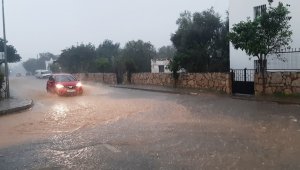 Turizm cenneti Bodrum'u sağanak vurdu