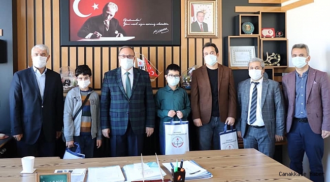 Türkiye 2&#039;ncisi olan öğrencilere çeşitli kurumlardan hediye