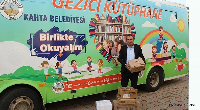 Umuda Yolculuk Ekibinden Kahta Belediyesi Gezici Kütüphanesine Kitap Desteği