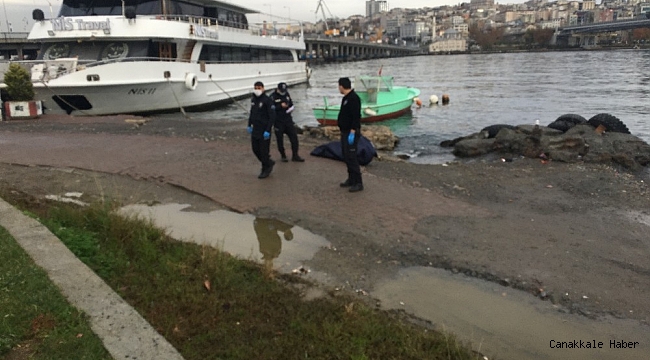 Unkapanı&#039;nda denizde erkek cesedi bulundu