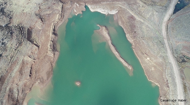 Ürküten görüntü, sular çekildi mezarlık ortaya çıktı