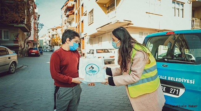 Uzaktan eğitime katılamayan 2 bin öğrenciye tablet dağıtıldı