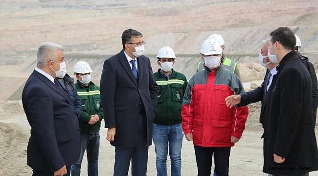 Vali Ali Çelik: &quot;Üreten, taş üstüne taş koyan herkes başımızın tacı&quot;
