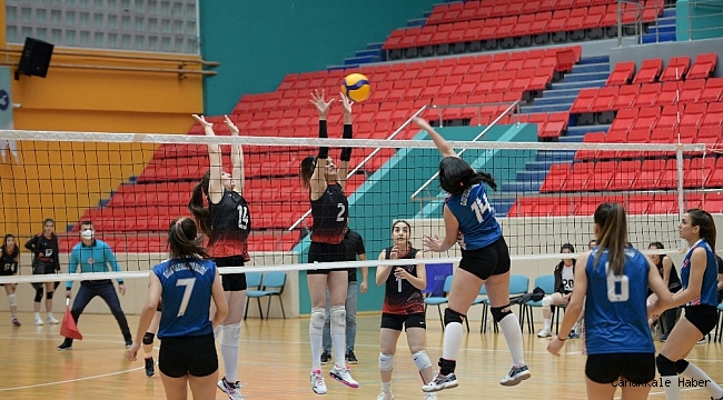 Vali Bilmez, Van&#039;ın sultanlarının maçını tribünden izledi