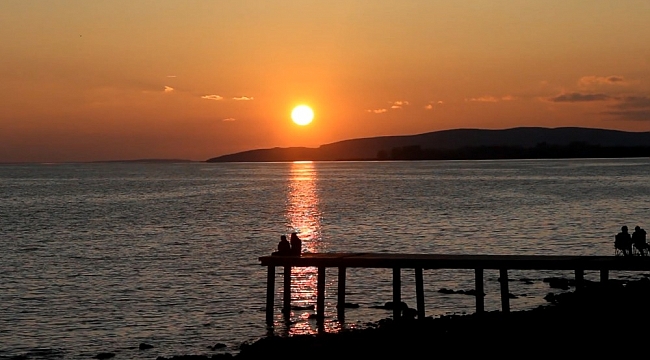 Van Gölü'nde kartpostallık günbatımı