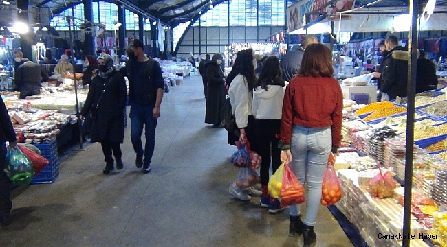 Vatandaşlar pazara koştu, en çok satılan ürün ise kuruyemiş oldu