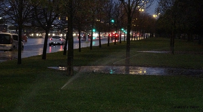 - Yağmurlu havada İBB, çimleri suladı