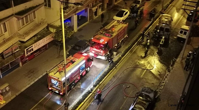 Yangında iki araç kullanılmaz hale geldi