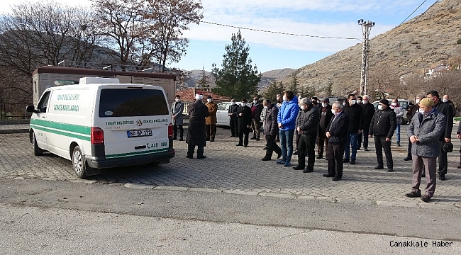 Yaşlı çift 15 gün ara ile korona virüse yenik düştü