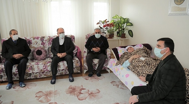 Yaşlı kadın biriktirdiği yarım milyonu cami için bağışladı