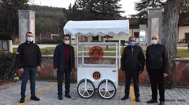 Yeni simit arabalarını esnafa teslim edildi