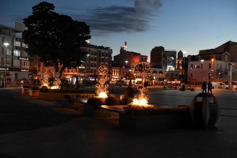 Yılbaşı ışıklandırmaları kente renk kattı