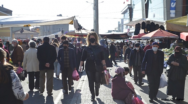 Yılbaşı kısıtlaması öncesi görülmedik yoğunluk: Akın akın sokağa çıkıyorlar