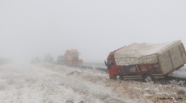Yoğun sis 9 aracın karıştığı 4 ayrı kazaya neden oldu