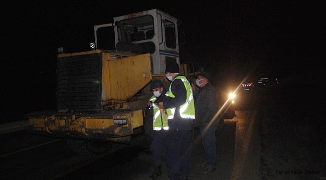 Yol ortasına terk edilen iş makinesinde kurşun izlerine rastlandı