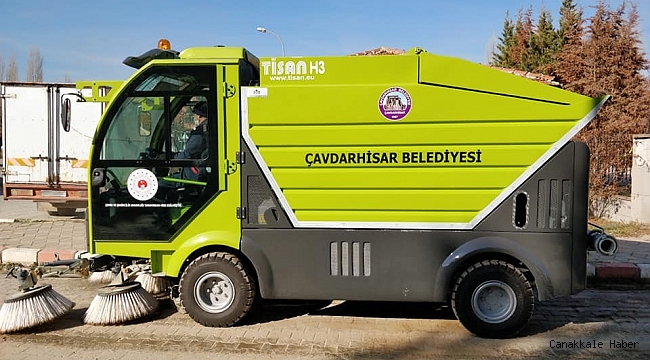 Yol süpürme aracı hizmete sunuldu
