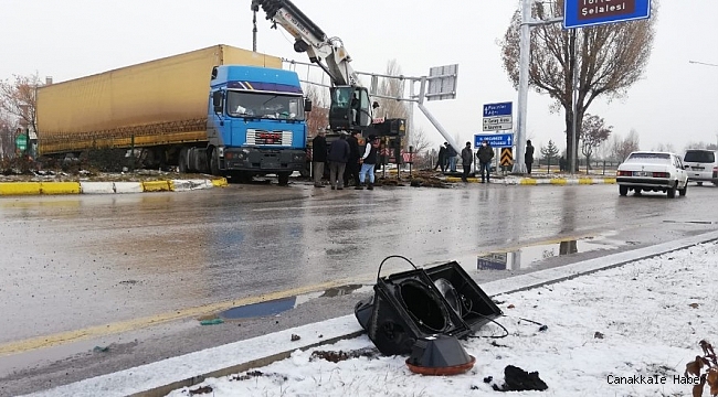 Yoldaki buzlanma trafik kazasına neden oldu