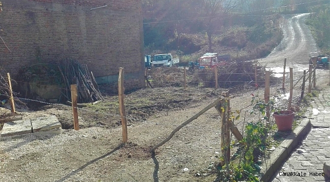 Yolu, tel örgüyle çevirip ulaşıma kapattı