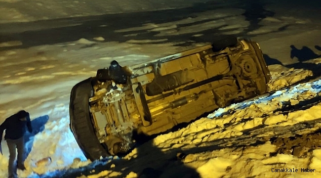 Yüksekova&#039;da cenaze aracı şarampole devrildi