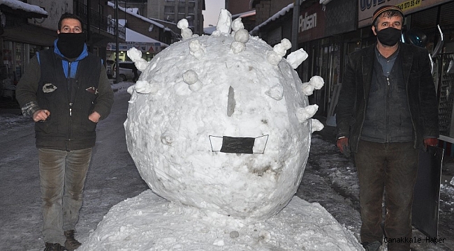 Yüksekovalı esnaf kardan korona virüs yaptılar