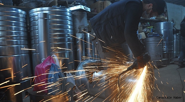 Yüksekovalı sobacılar zamana direniyor