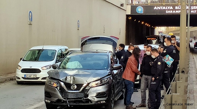 Zincirleme kazada sivil polis aracı yandı