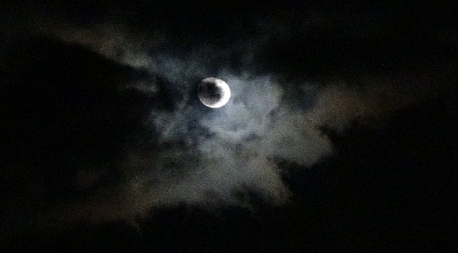 2021 yılının ilk dolunayı göz kamaştırdı