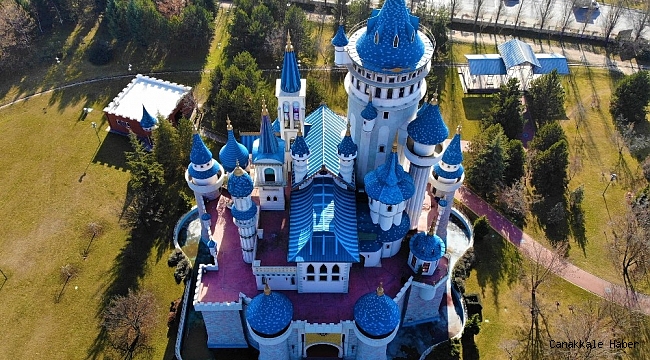 26 kuleli Masal Şatosu kalabalık günlerini mumla arıyor