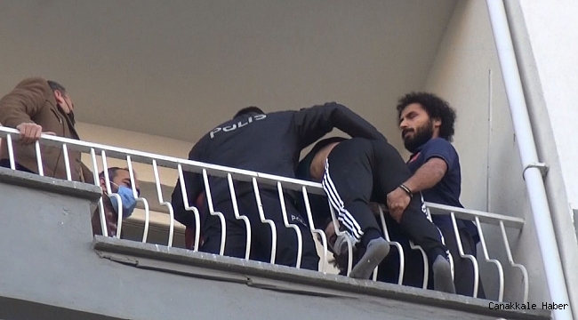 7. kata çıkan genci, polis ve arkadaşı kolundan çekip kurtardı