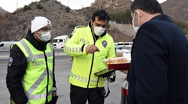 AK Parti&#039;den polis teşkilatına destek ziyareti