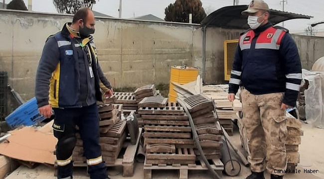 Aranan şüpheli mazgal çalınca yakayı ele verdi
