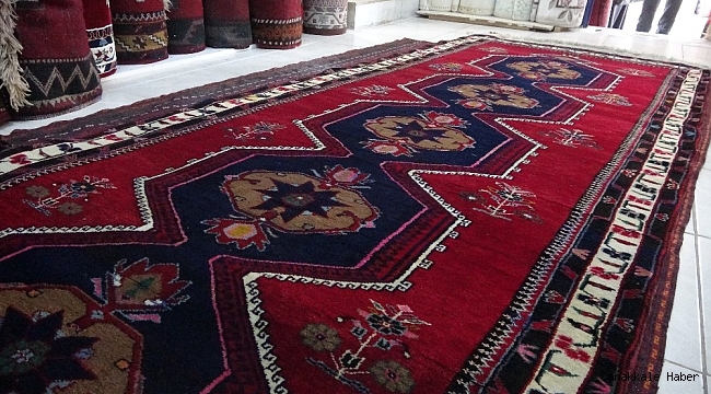 Asırlık halılar ilgi odağı oldu
