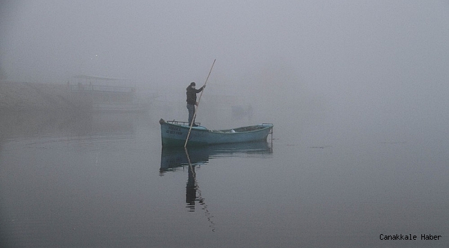 Balıkçılar siste gölde kaybolmamak için teknolojiden yararlanıyor