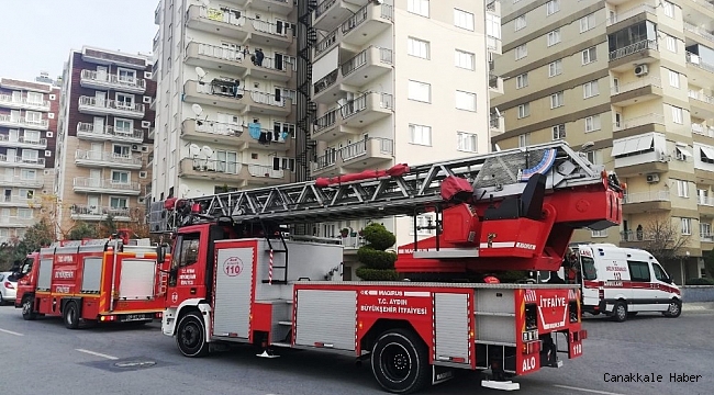 Balkondan atlamak isteyen genç kadın hastaneye kaldırıldı