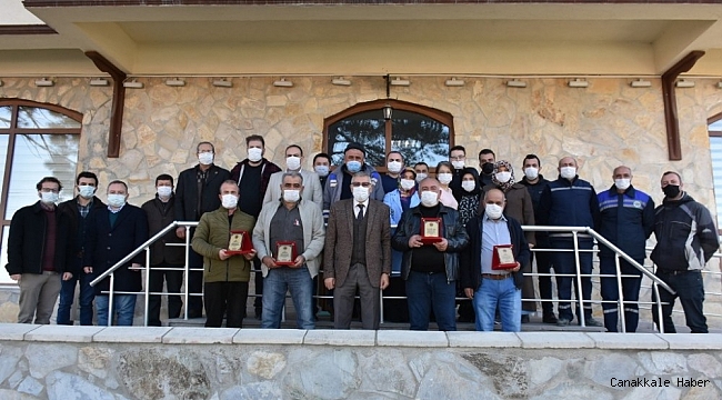 Başkan Bozkurt'tan emekli olan personellere plaket