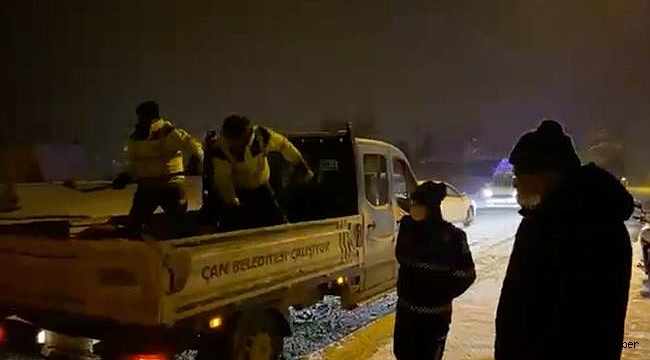 Başkan Öz, sabaha kadar kar temizleme ve tuzlama çalışmalarının başındaydı