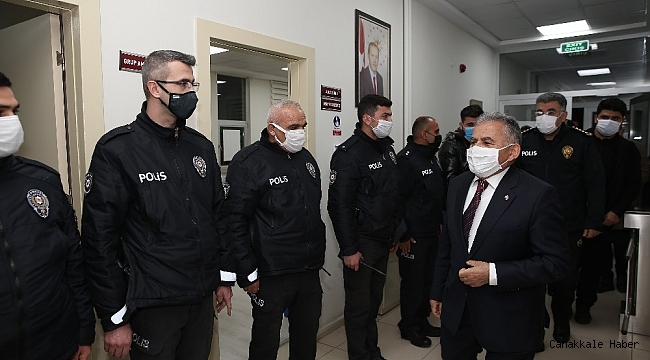 Başkan ve Validen görevlilere hem moral hem de yeni yıl ziyareti