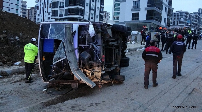 Belediye işçi servisi devrildi: 2 ölü, 23 yaralı