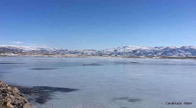 Bingöl Karlıova&#039;da gölet buz tuttu