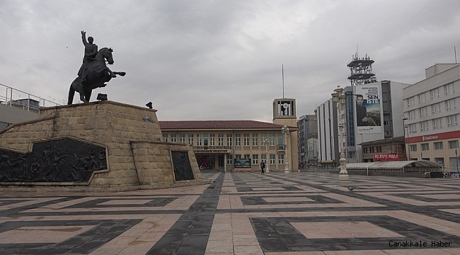 Binlerce insanın adım attığı sokaklarda kısıtlama sessizliği