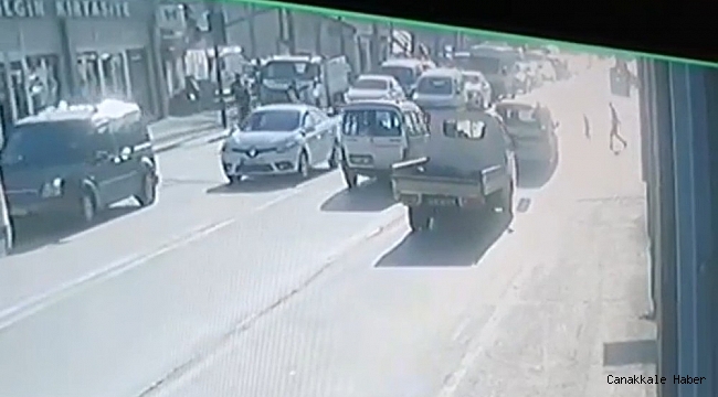 Bursa&#039;da kırmızı ışıkta dehşet anları...Küçük çocuk metrelerce sürüklendi