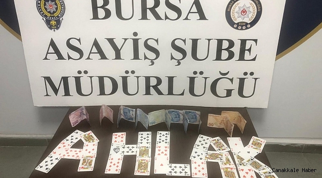 Bursa&#039;da yeni yıla kumar oynayarak girenlere polis baskını