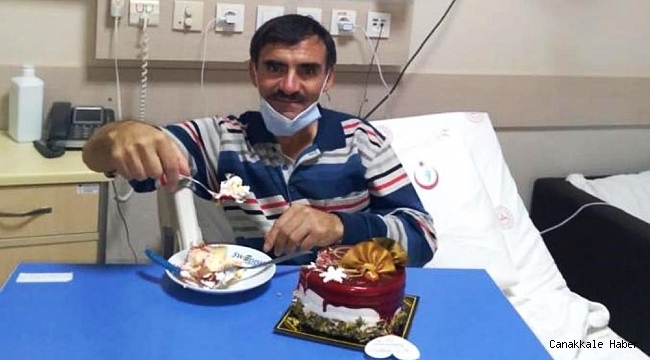 Covid-19 hastasına hastanede doğum günü sürprizi