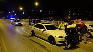 Covid-19’lu babasının arabasını izinsiz aldı, ortalığı birbirine kattı