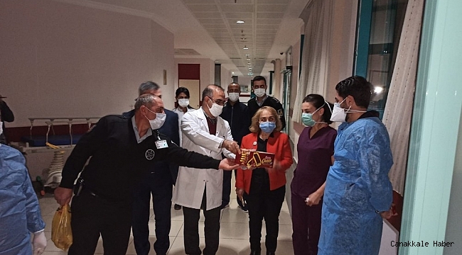 DÜ Hastanesi Başhekimi Akdağ&#039;dan sağlık çalışanlarına yeni yıl ziyareti