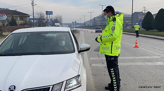 Düzce&#039;de kısıtlamaya rağmen sokağa çıkanlara ceza yağdı
