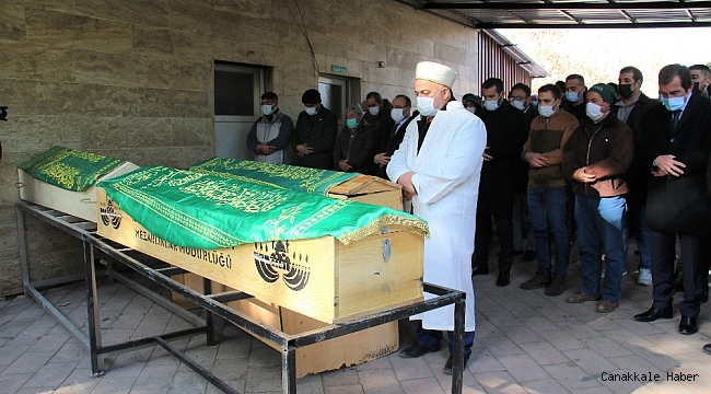 Elazığ&#039;daki feci kazada, hayatını kaybeden anne, baba ve kızları son yolculuğuna uğurlandı