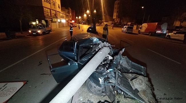 Elektrik direğine çarpan otomobil hurdaya döndü: 1 ağır yaralı