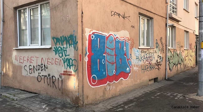 Eskişehir&#039;de binaların duvarları karalama defterine döndü